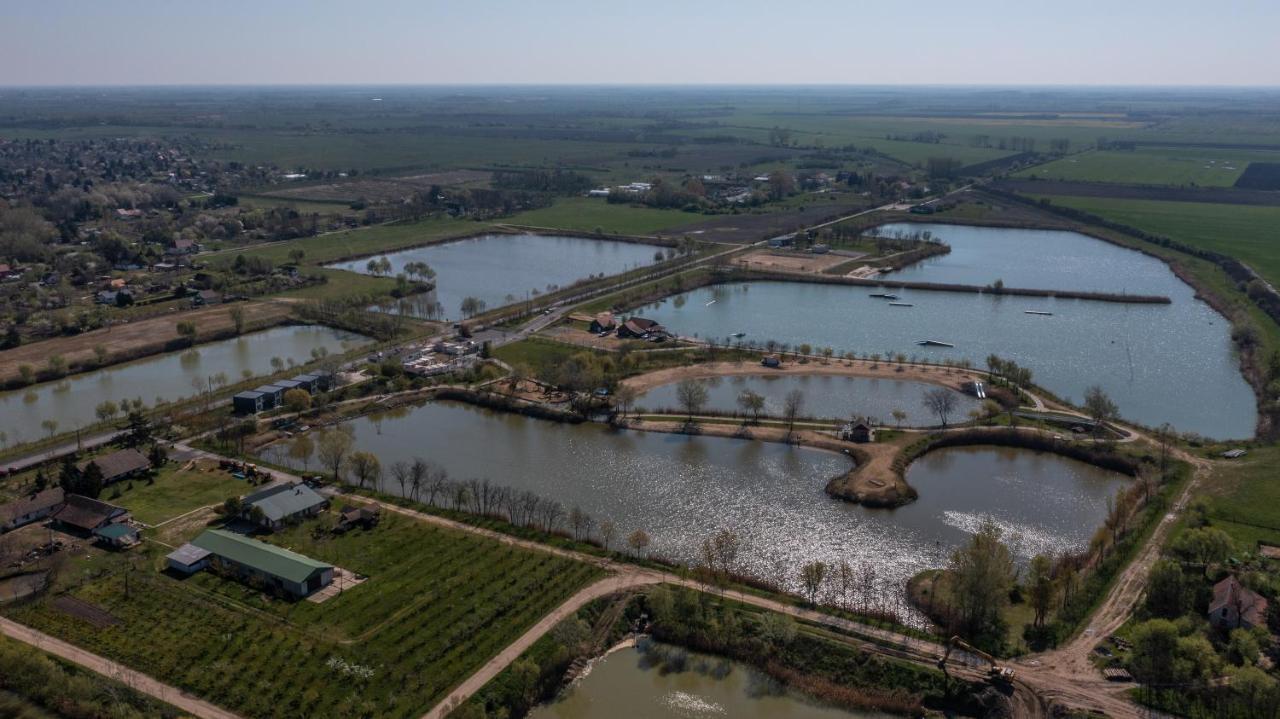 Sun City Vizisport Paradicsom Hodmezovasarhely Luaran gambar
